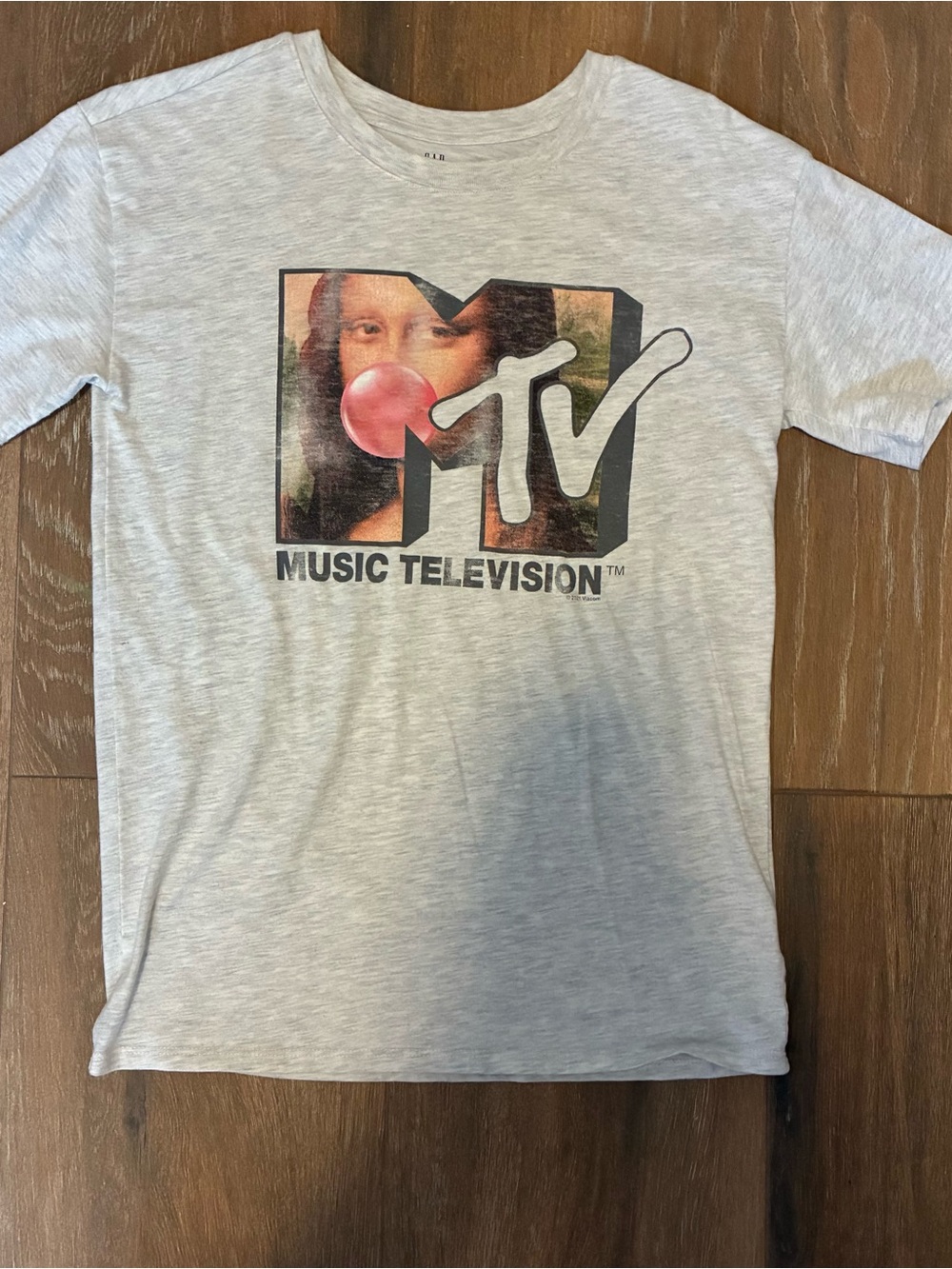 GAP Light Gray MTV Mona Lisa Graphic Tee with Pink Bubblegum Accent
